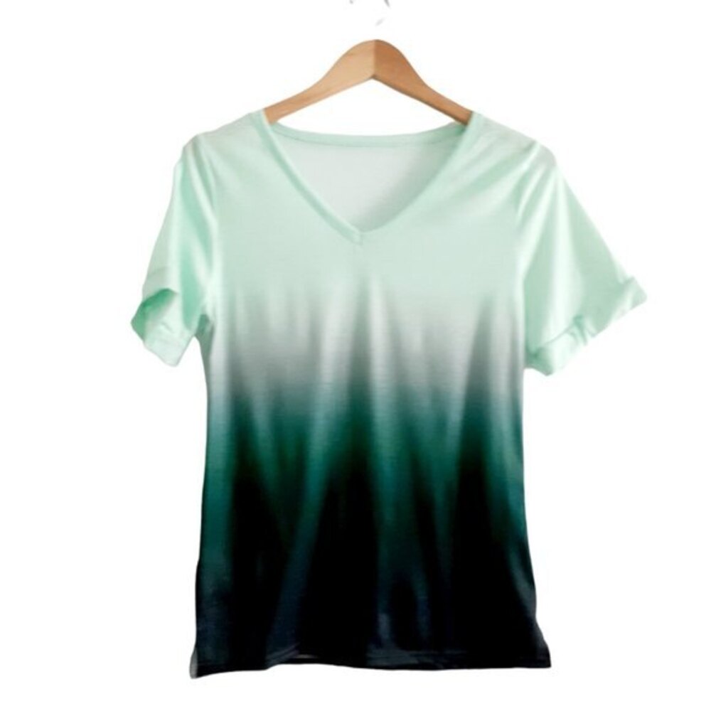 Women's Green Gradient V-Neck Cotton Blend Short Sleeve Tee Size Small